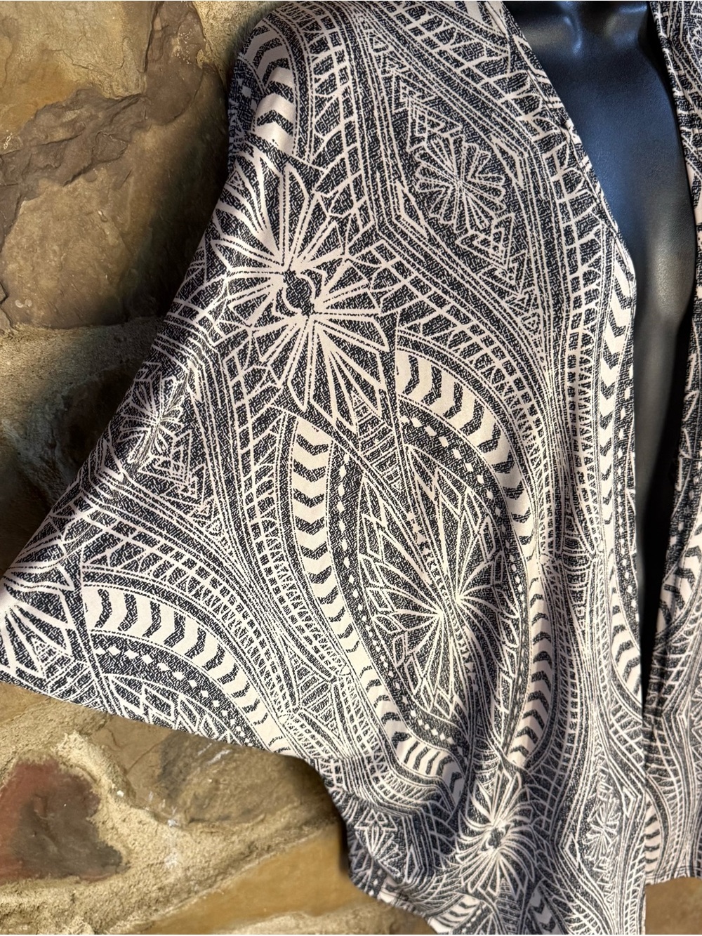 Black & Cream Geometric Pattern Shawl Wrap